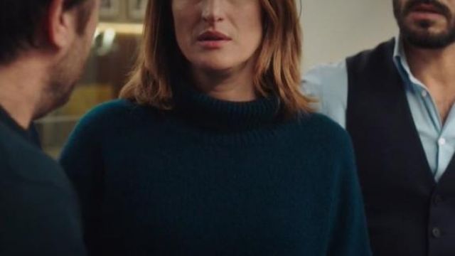 Turtleneck sweater green duck Andréa Martel (Camille Cottin) in Ten Percent (S04E01)