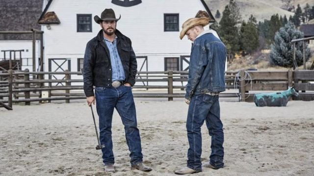 Veste noire portée par Rip Wheeler (Cole Hauser) dans Yellowstone Série TV Vêtements (Saison 1 Épisode 1)