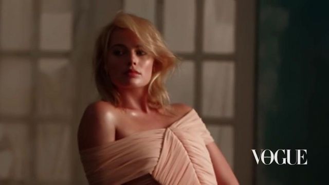 Robe portée par Margot Robbie dans Watch: Margot Robbie for Vogue Australia