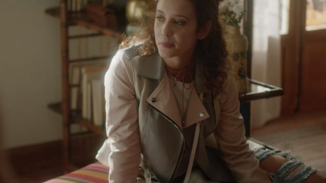 Veste multicolore de Marina Nunier (María Pedraza) dans Elite (S01E01)