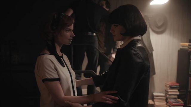Black and White T-shirt of Beth Harmon (Anya Taylor-Joy) in The Queen's Gambit (S01E06)