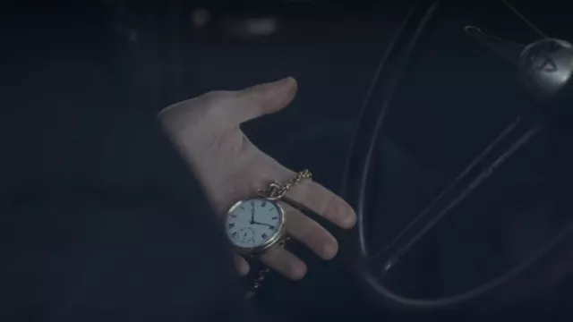 La montre à Gousset en or utilisée par Thomas Shelby (Cillian Murphy) dans la série Peaky Blinders (S02E04)