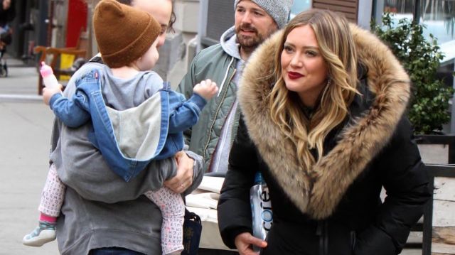 Black Fur Jacket of Kelsey Peters (Hilary Duff) in Younger (S05E12)