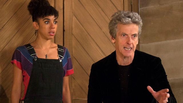 T-Shirt Violet Bleu et Rose de Bill (Pearl Mackie) dans Doctor Who (S10E04)