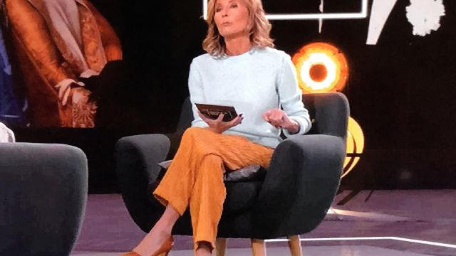 Corduroy pants yellow Claire Chazal in Passage des Arts | Spotern