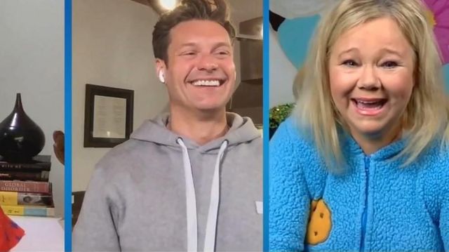 Pajamas worn by Caroline Rhea in the show LIVE with Kelly and Ryan