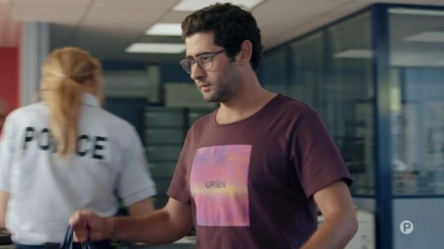 Burgundy T-shirt with &quot;URBN&quot; print worn by Georges Caron (Mayel Alhajaoui) in Tomorrow belongs to us (Episode 746)