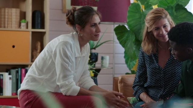 Plain white blouse of Morgane Guého (Marie Catrix) in Tomorrow belongs to us (Episode 782)
