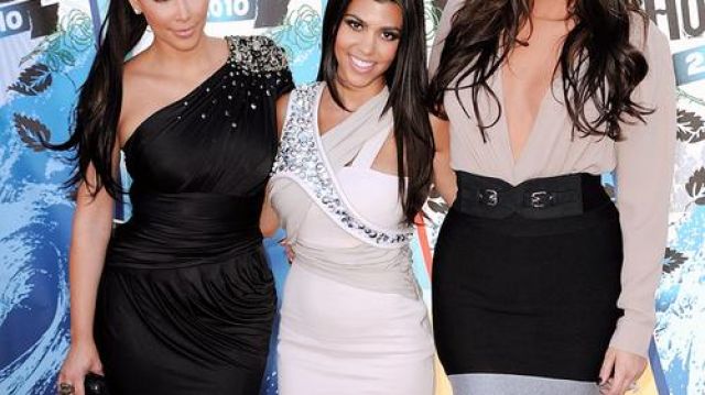 Robe portée par Kourtney Kardashian dans l'émission Teen Choice Awards