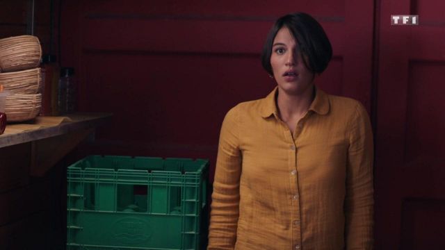 Button-down shirt worn by Noémie (Lucia Passaniti) in Tomorrow belongs to us (S01E14)