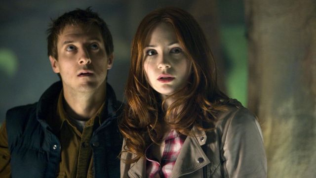 Veste en cuir rose clair d&#39;Amy Pond (Karen Gillan) dans Doctor Who (S06E04)