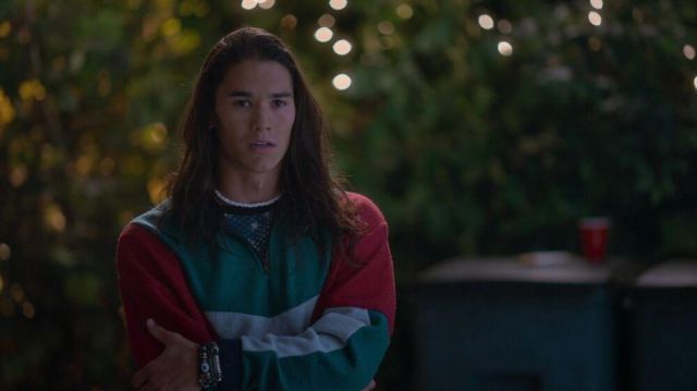 Red, green and white quarter-zip sweatshirt of Willie (Booboo Stewart) in Julie and the Phantoms (S01E07)