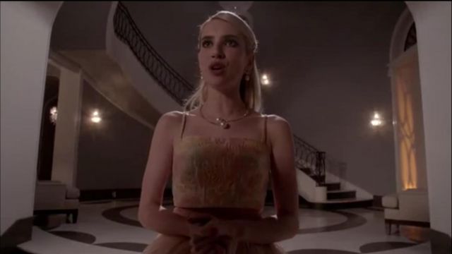 Necklace, Emma Roberts (Channel) in scream queens de Chanel Oberlin (Emma Roberts) dans Scream Queens (S01E06)