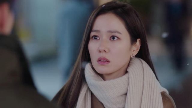 Earrings of Yoon Se-ri (Son Ye-jin) in Crash Landing on You (S01)