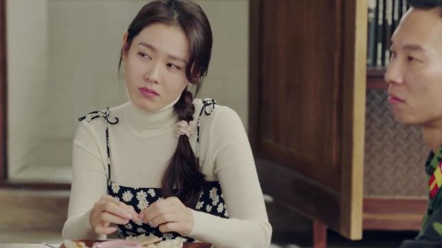 Robe à fleurs de Yoon Se-ri (Son Ye-jin) dans Crash Landing on You (S01)