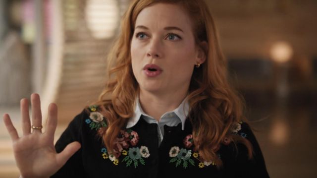 Orné de Cardigan porté par Zoey (Jane Levy) dans la Playlist Extraordinaire de Zoey (S02E01)