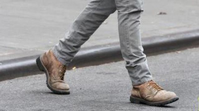 Boots worn not found Jason (Zac Efron) in Singles ... or almost