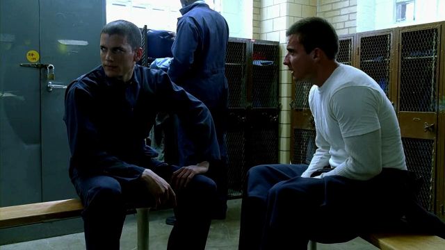 ORIGINAL Set t-shirt + pants of Lincoln &#39;Linc&#39; Burrows (Dominic Purcell) in Prison Break (S01E01)