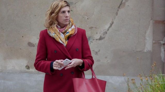 Mid-length red trench coat of Sandrine (Juliette Tresanini) in Tomorrow belongs to us (S01E02)