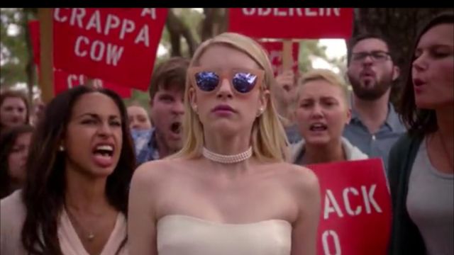 Sunglasses of Chanel Oberlin (Emma Roberts) in Scream Queens (S01E12)