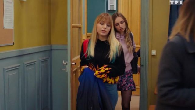 Black sweatshirt with &quot;flame&quot; patterns worn by Judith (Alice Varela) in Tomorrow belongs to us (Episode 833)