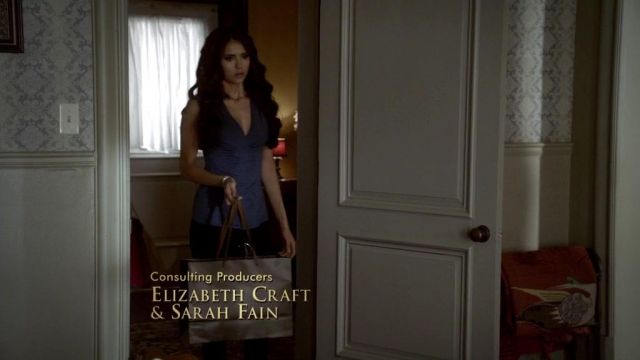 Top portée par Katherine Pierce (Nina Dobrev) dans la série Vampire Diaries (S02E07)