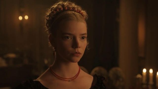 Coral Hair Comb of Emma Woodhouse (Anya Taylor-Joy) in Emma.