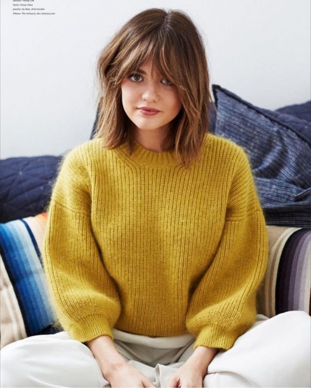 Le pull en laine jaune oversize porté par Lucy Hale sur le compte Instagram de @lucyhale
