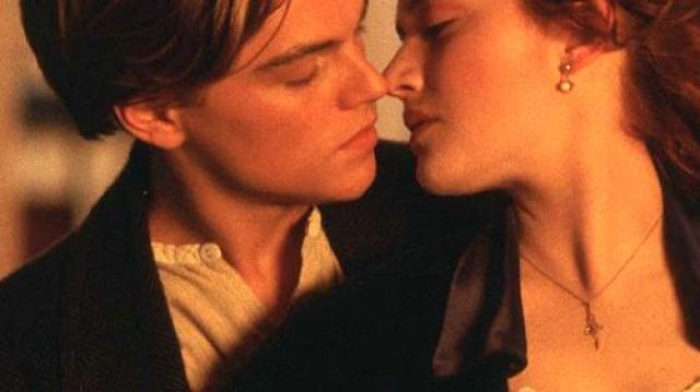 Le collier porté pour la scène sur la proue du paquebot par Rose Dewitt Bukater (Kate Winslet) dans le film Titanic