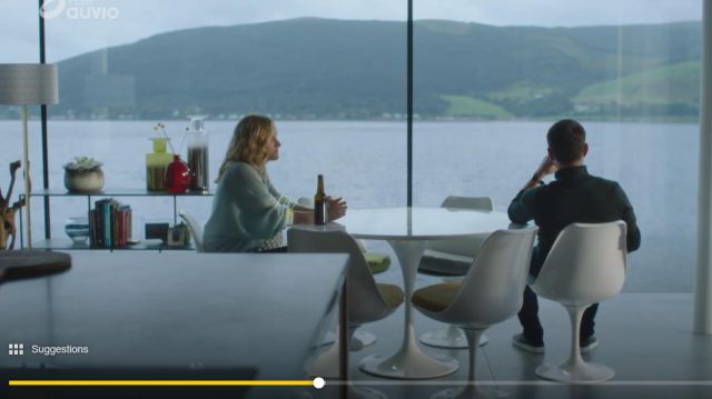 Chair organic plastic design cushion green in The Nest (S01E01)