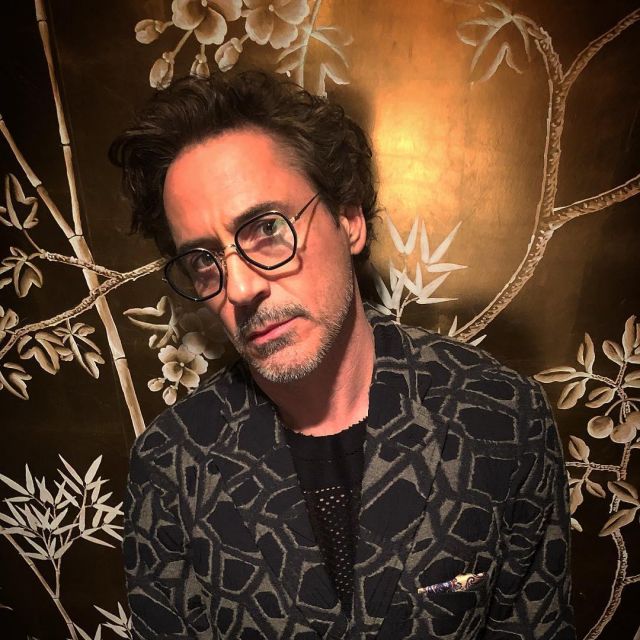 Les lunettes de vue Oliver Peoples portées par Robert Downey Jr sur son compte Instagram