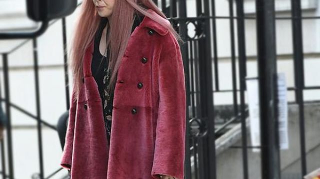 Armani Shearling Coat worn by Villanelle (Jodie Comer) in Killing Eve TV  series wardrobe (Season 2 Episode 6) | Spotern