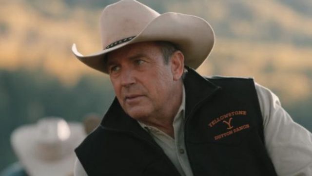 &#39;Yellowstone Dutton Ranch&#39; gilet porté par John Dutton (Kevin Costner) comme on le voit dans Yellowstone (S03E05)