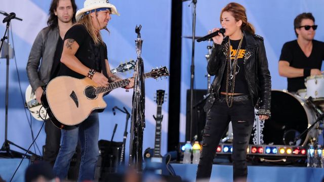 Jeans portée par Miley Cyrus dans Good Morning America