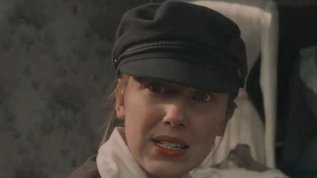 La casquette beret portée par Enola Holmes (Millie Bobby Brown) dans le film Enola Holmes