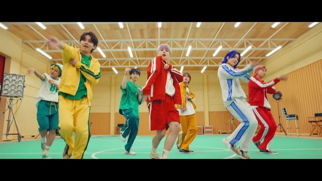 pix Foto Taehyung Mv Butter yellow tracksuit for men of kim