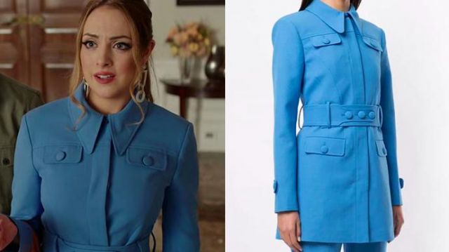 Blazer-robe bleu à ceinture porté par Fallon Carrington (Elizabeth Gillies) dans Dynastie (S04E04)