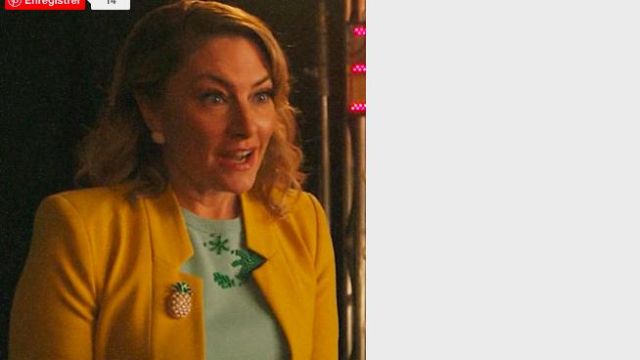 Broche "Ananas" à cristaux porté par Alice Cooper (Mädchen Amick) dans Riverdale (S04E11)