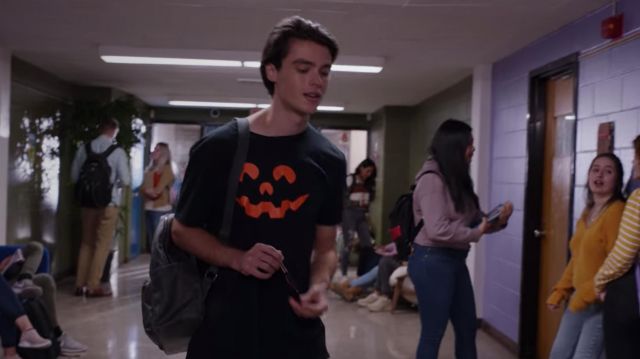 Pumpkin Eyes Face Halloween Spooky T-Shirt of Marcus Baker (Felix Mallard) in Ginny & Georgia (S01E05)