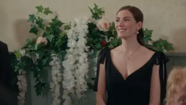 Black Dress with Shoulder Ties of Twyla Sands (Sarah Levy) in Schitt's Creek  (S06E14) | Spotern