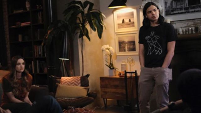 Geometric Dog T-Shirt of Cisco Ramon (Carlos Valdes) in The Flash (S07E12)