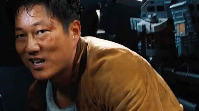Veste en Daim marron porté par Han (Sung Kang) dans le film F9 (Fast and Furious 9)