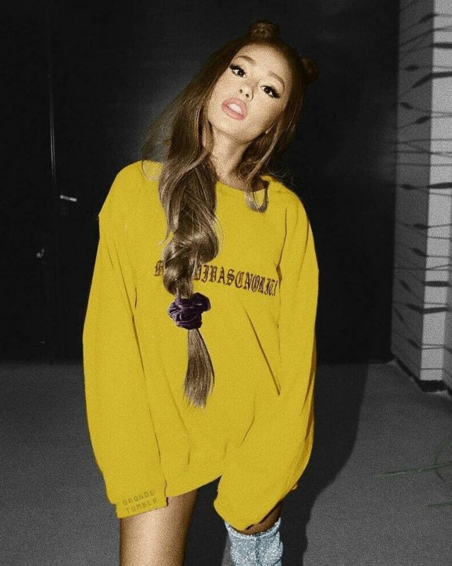 Mackdivasenorita T-Shirt à Manches Longues de Ariana Grande sur l&#39;Instagram account @khantdesigns