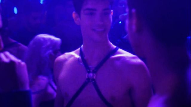 Black harness end worn by Patrick (Manu Rios Fernandez) in Elite (S04)