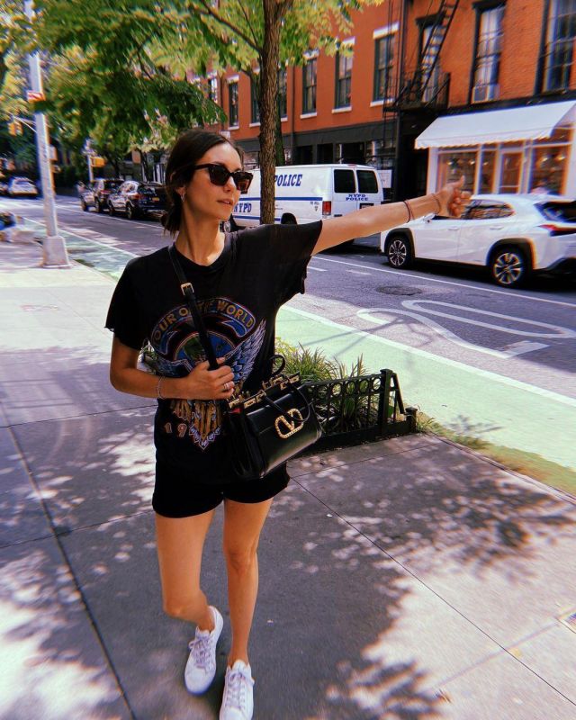 The holding of Nina Dobrev in NYC on his account Instagram @nina