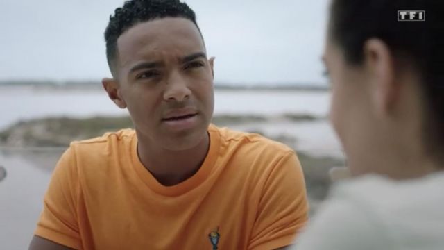 The orange t-shirt Zara with an ice rim worn by Solal (Benjamin Douba-Paris) in Here it all begins (Season 1 Episode 194)