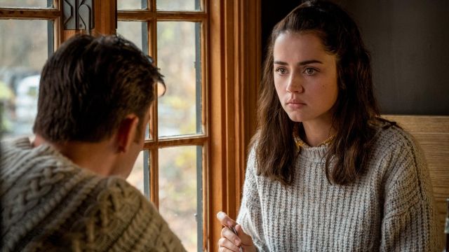 Ribbed Pullover Sweater worn by Marta Cabrera (Ana de Armas) as seen in Knives Out movie