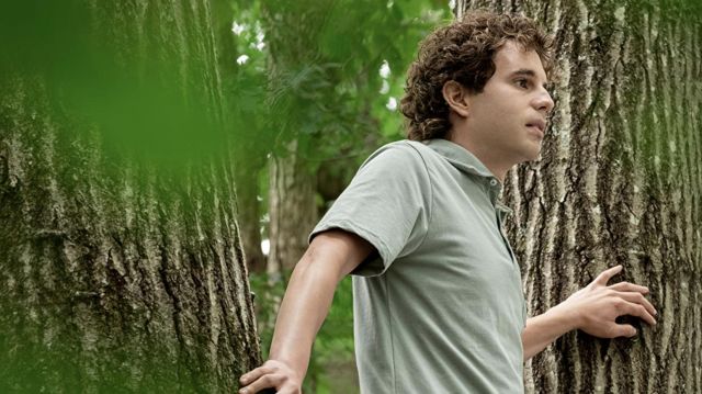 Green polo shirt worn by Evan Hansen (Ben Platt) as seen in Dear Evan Hansen movie