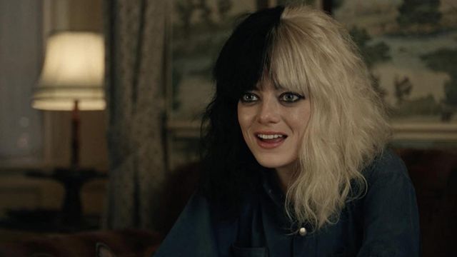 Black and white wig worn by Estella / Cruella (Emma Stone) as seen in Cruella movie