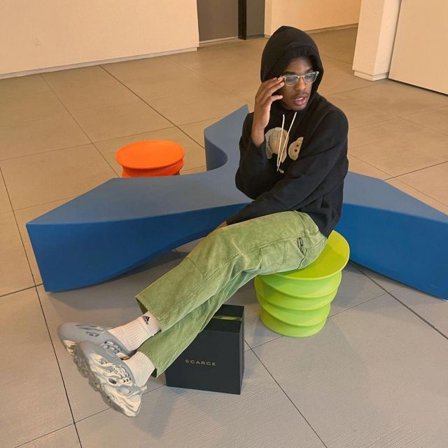 The pair of sneakers Yeezy Foam Runner worn by Josh Christopher on his account Instagram @jaygup